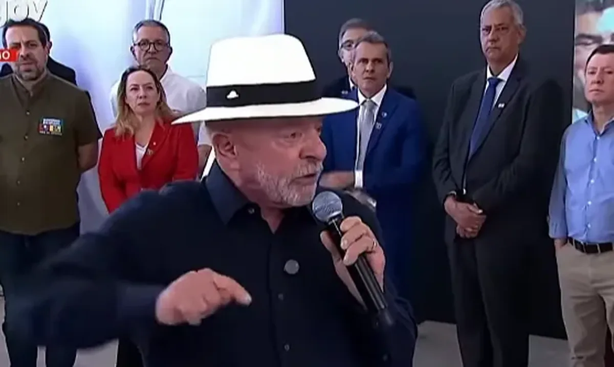 Vexame no G7: Trump Ignora Lula, Cobra Tarifaço e Flávio Bolsonaro Vira a Última Esperança do Brasil
